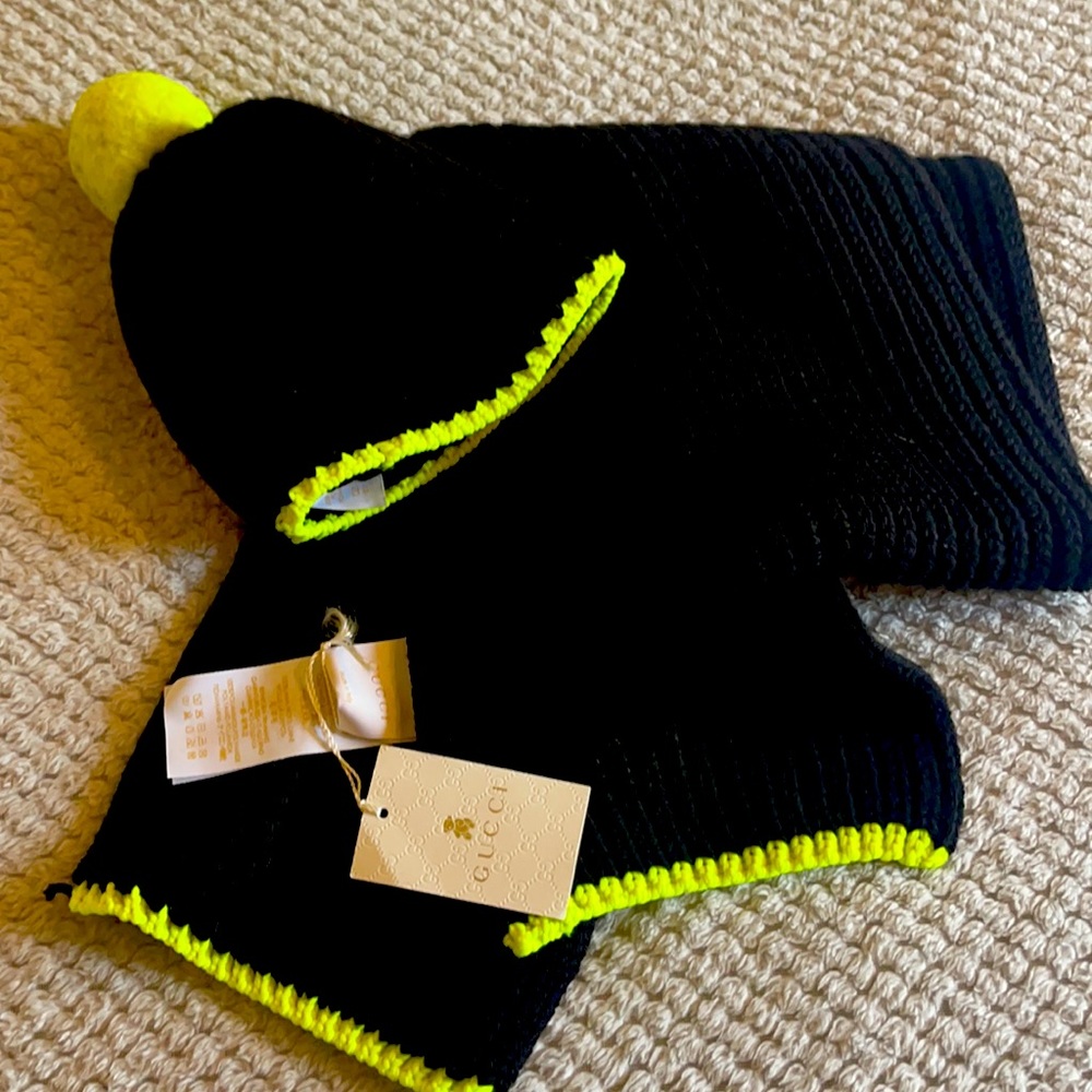 💯 Authentic Gucci kids set “ hat and Scarf “
